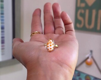 Beautiful Shell Ring/14K Gold Filled/Thicker Hammered Band/Size 6.5 Resize To 7