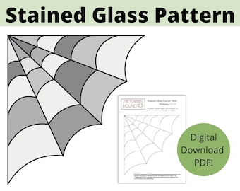 Puede incluir: Un patrón de vitral de una telaraña en la esquina de una ventana. El patrón es en blanco y negro y es un gran proyecto para principiantes. El patrón está disponible como descarga digital en PDF.