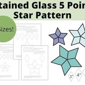 Op de afbeelding: Printbaar glas-in-loodpatroon voor een vijfpuntige ster. Het patroon is verkrijgbaar in drie maten: 7,6 cm, 10,2 cm en 12,7 cm. Het patroon is van The Flannel Hound.
