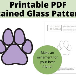 Peut inclure: Patron PDF imprimable pour un ornement en verre teinté en forme d'empreinte de patte. Le motif mesure 7,6 cm sur 7,6 cm et est parfait pour réaliser un ornement en forme d'empreinte de patte pour un amoureux des animaux ou pour commémorer un ami à fourrure. Le motif est délimité par un trait noir et l'empreinte de patte est de couleur violet clair.