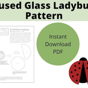 Puede incluir: Un patrón imprimible para un proyecto de elaboración de mariquita de vidrio fundido. El patrón incluye instrucciones y un diagrama que muestra cómo ensamblar las piezas. El patrón está disponible para descarga instantánea como PDF.