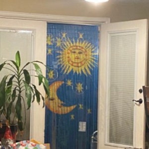 Cortina de cuentas de bambú Sol y Luna: separador de ambientes pintado a mano imagen 6