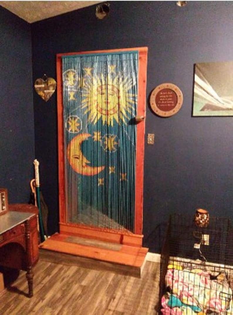 Cortina de cuentas de bambú Sol y Luna: separador de ambientes pintado a mano imagen 9