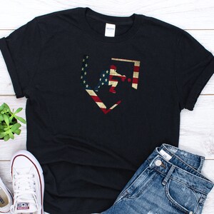 Baseball Catcher USA Flag Baseball Player T-Shirt / Baseball Player Gift / Baseball Son / Baseball Fan / Gift for Coaches / Baseball Season