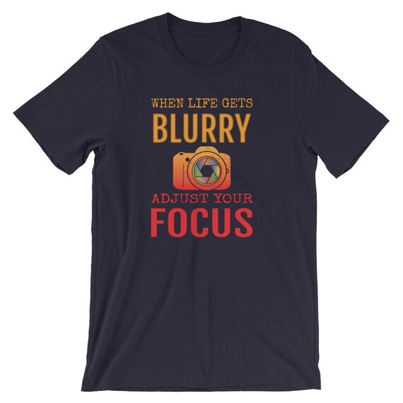 Quand la vie devient floue ajuster photographes votre Focus photographie T-Shirt T-Shirt cadeau pour photographes ajuster Graphic T-Shirt photographe T-Shirt unisexe Tee 1154ae Quand la vie devient floue ajuster photographes votre Focus photographie T-Shirt T-Shirt cadeau pour photographes ajuster Graphic T-Shirt photographe T-Shirt unisexe Tee 1154ae