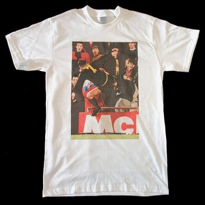Eric Cantona Kung-Fu Kick White T-shirt tailles disponibles S-3XL (Personnalisation Disponible moyennant des frais supplémentaires)