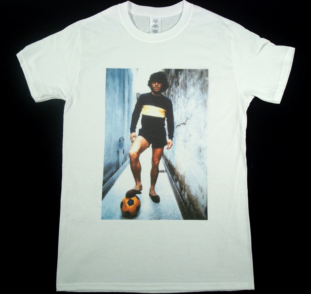 ディエゴマラドーナTシャツ ディエゴ・マラドーナ イラスト Tシャツ - メルカリ