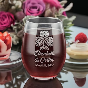 Copa de vino sin tallo grabada personalizada de 15 oz con forma de corazón celta: opciones de personalización para un regalo perfecto de boda, aniversario o cumpleaños