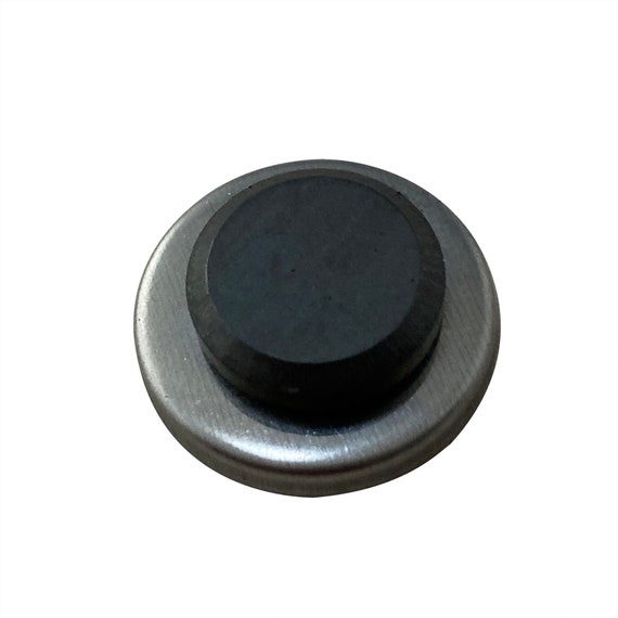 連続殺人犯の新聞記事と4つのマグネット ジェフリー・ダーマー テッド