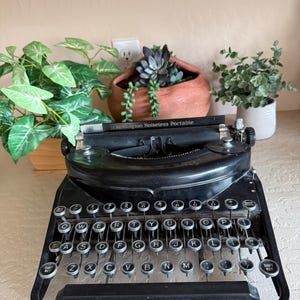 Rara máquina de escribir portátil Remington vintage silenciosa