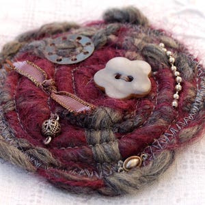 Wool plum and gray flower brooch image 1