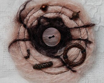 Brooch in pale pink and Brown mohair