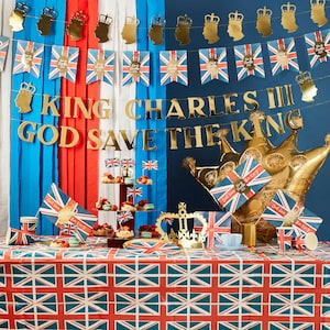 Britische Straßenparty, Union Jack-Partyware, königliche britische Party-Kronen-Ballon, Cupcake-Picks, Luftschlangen und Papierkronen