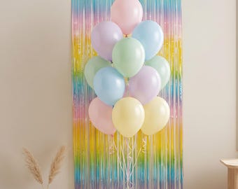 Pastel regenboog folie franjegordijn en 14-delig ballonnenboeket, feestachtergrondopties