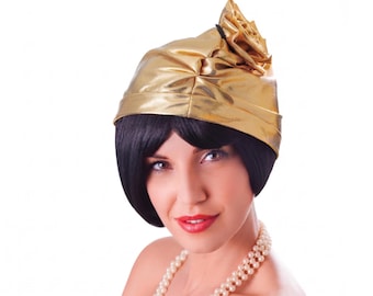 Gouden, metallic flapperhoed uit de jaren 1920, clochehoed uit de jaren 1920