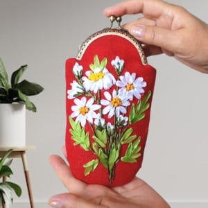 Sunglass glasses case Eyeglasses protector red fabric with Daisy ribbon embroidery, kiss lock soft case, fabric vintage style glasses case
