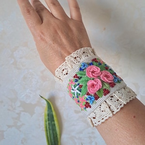 Custom linen detachable cuff bracelet Embroidery textile women wrist cuff bracelet Handmade Fabric Jewelry