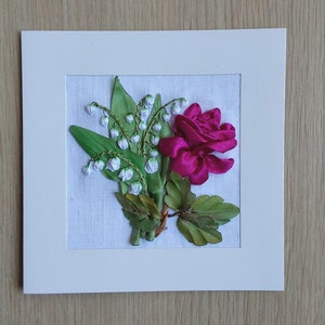 Tarjeta de felicitación bordada hecha a mano. Regalo de lujo con rosas y lirios del valle para su 4.º aniversario. Regalo para su 20.º, 40.º u 80.º cumpleaños.