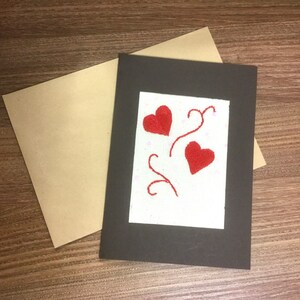 Cartão de dia dos namorados, cartão de felicitações feito à mão para amigo, bordado de cartão postal com dois corações