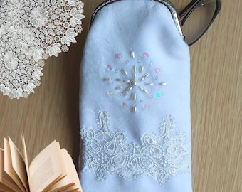 Embroidered White Velvet Glasses Case: Vintage Style Kiss Lock, Handmade