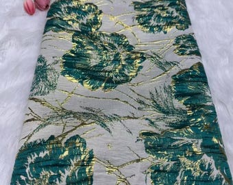 ネオングリーンの花柄ジャカードブロケード生地：メタリックアクセント、5ヤード
