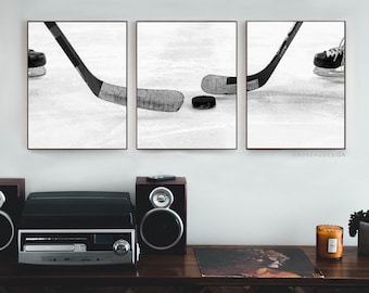 Conjunto de 3 impresiones de palos y discos de hockey en blanco y negro, arte imprimible de jugadores de hockey, regalo de entrenador deportivo, arte de pared de sala para adolescentes, póster de hockey de la NHL