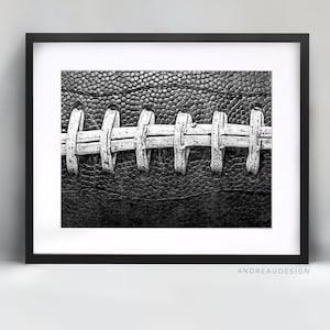 Impresión de fútbol en blanco y negro, regalo imprimible de fútbol americano, arte de pared deportivo, decoración de habitación de adolescentes, obra de arte para niños adolescentes, póster de la NFL