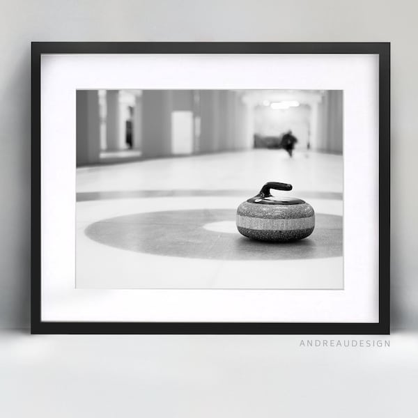 Black and White Curling Rock and Rings Printable Art, Curling Stone Wall Art, Curling Coach Gift Artwork, Teen Bedroom Print, Curler Room