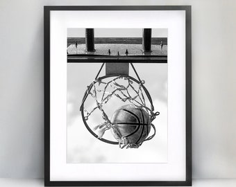 Filet et ballon de basket-ball verticaux, affiche en noir et blanc, art imprimable mural pour adolescents, décor de chambre pour adolescents, cadeau d’entraîneur, cadeau d’impression NBA