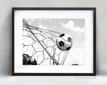 Filet de football et ballon noir et blanc Art imprimable, Décoration de maison de football, Cadeau d’entraîneur de football, Impression murale sportive pour adolescents, Illustration de la Coupe du monde de la Fifa