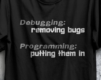 Divertido programador de computadoras y depurador camiseta unisex de manga corta