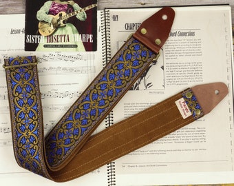 Handgemachter keltischer Gitarrengurt blau – Retro Jacquard & Leder