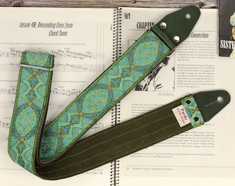Green Guitar Strap, for electric and bass guitars, with woven Jacquard Fabric and Hippie pattern