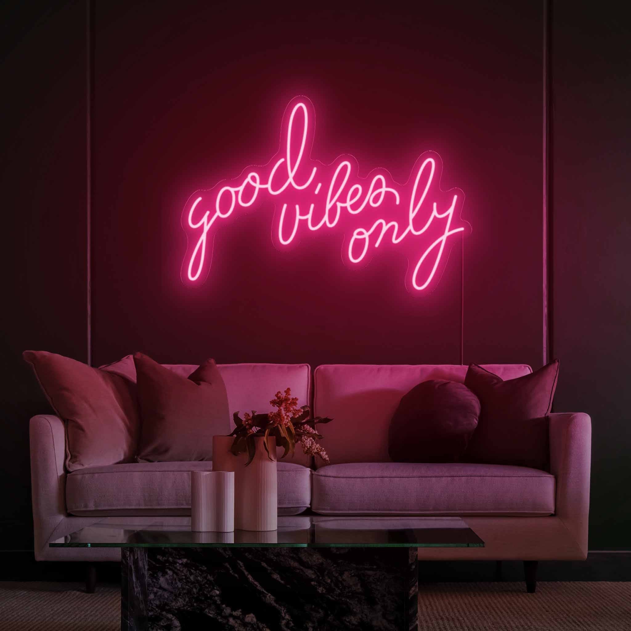 Loving this bedroom vibe, do you? ⁠💖 All our LED neon signs are