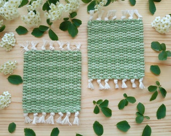 Set of 2 green handwoven coasters made of hand-dyed cotton cord. Mug coasters for table decoration. Boho decor for kitchen, dinning room.