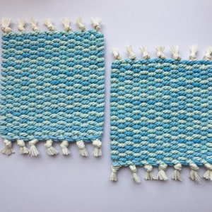 Set of two ocean blue handwoven coasters made of hand-dyed cotton cord. Mug coasters for table decoration. Nautical decor for dinning room. zdjęcie 4