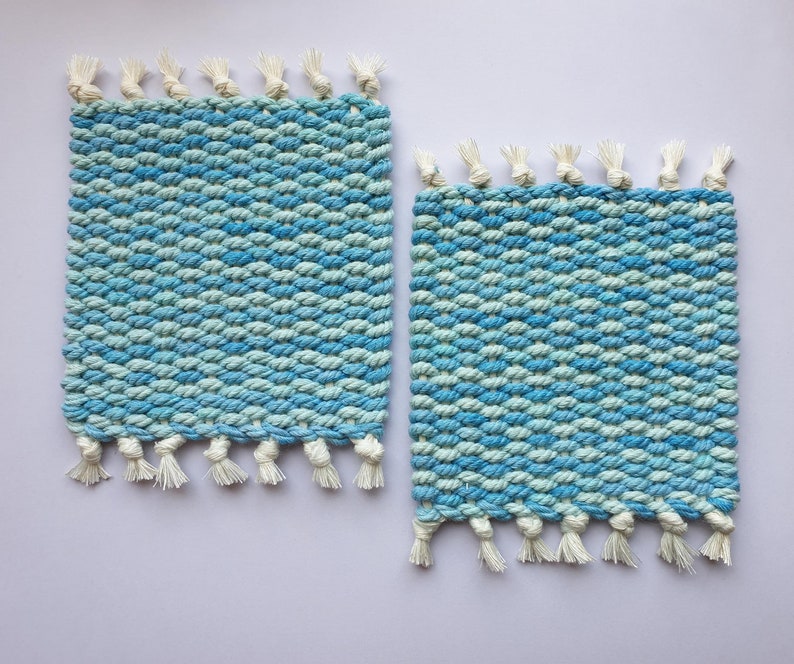 Set of two ocean blue handwoven coasters made of hand-dyed cotton cord. Mug coasters for table decoration. Nautical decor for dinning room. zdjęcie 4