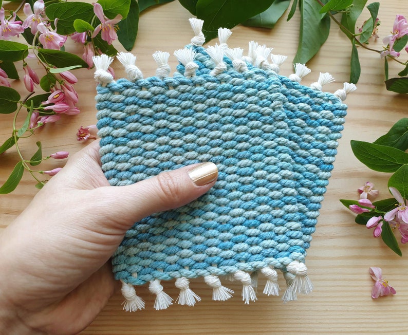 Set of two ocean blue handwoven coasters made of hand-dyed cotton cord. Mug coasters for table decoration. Nautical decor for dinning room. zdjęcie 1