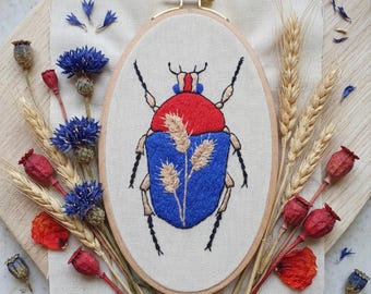 Scarabeo fantastico ricamato a mano, regalo per entomologo, decorazione artistica unica a tema insetti, per amanti degli scarabei e degli insetti.
