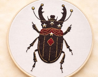 Decorazione murale con coleottero da circo ricamata a mano, regalo per entomologo, decorazione artistica unica con insetti, per amanti dei coleotteri e ammiratori degli insetti.