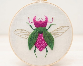Decorazione murale ricamata a forma di scarabeo. Un regalo perfetto per gli amanti degli scarabei, gli appassionati di insetti, gli entomologi e gli appassionati della natura.