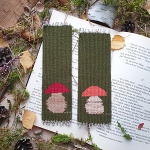 Woven mushroom bookmark. Handwoven yarn bookmark for paper book lovers. Gift for teacher, librarian, bookworm, friend, sister, mother.