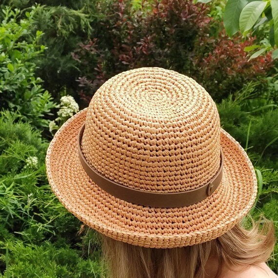 small brim hat