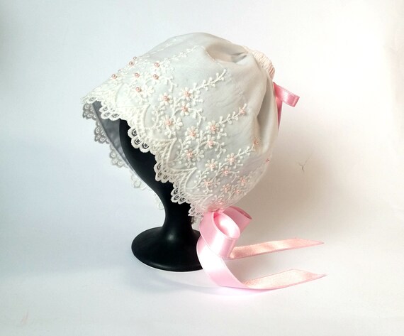NICE CAPS Baby Girls Lacy Bonnet With Flowers Embroidery