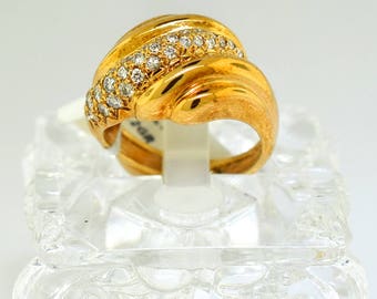 18k Gold And Diamond Ring. Size 4 3/4
