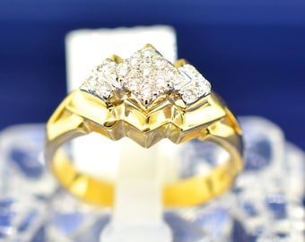 18k Gold And Diamond Ring. Size 7