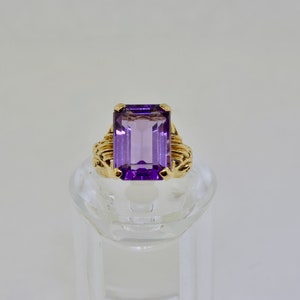 14K Yellow Gold Amethyst Ring (size 5.25)