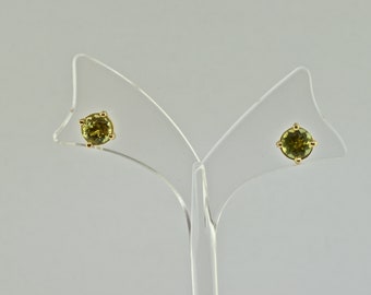 14k Round Cut Peridot Stud Earrings