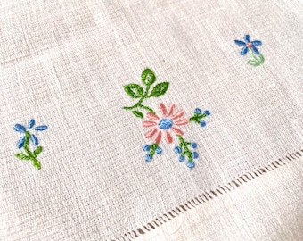Vintage Embroidered Table Centerpiece: Floral Linen Tray Cloth
