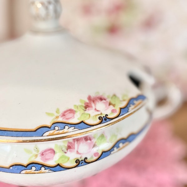 Vintage serving dish/dish with lid/tureen/ vintage china /vintage kitchenallia /vintage decor/mothers day gift